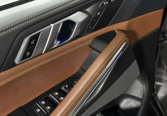 Подержанный автомобиль BMW X6 2020 года (10 фото)