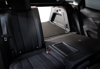 Подержанный автомобиль Peugeot 3008 2020 года (25 фото)