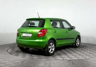 Подержанный автомобиль Skoda Fabia Hatchback 2012 года (5 фото)