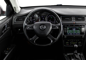 Подержанный автомобиль Skoda Superb Liftback 2014 года (11 фото)