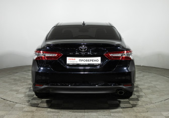 Подержанный автомобиль Toyota Camry Sedan 2018 года (6 фото)