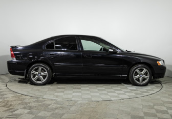 Подержанный автомобиль Volvo S60 2007 года (4 фото)