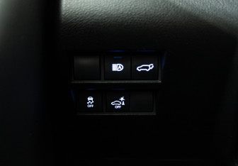 Подержанный автомобиль Toyota Land Cruiser Suv 2021 года (16 фото)