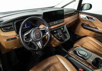 Подержанный автомобиль Hongqi HQ9 2022 года (11 фото)