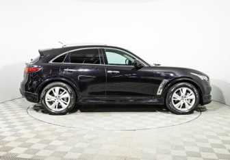 Подержанный автомобиль Infiniti FX 2012 года (4 фото)