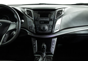 Подержанный автомобиль Hyundai i40 Sedan 2015 года (14 фото)