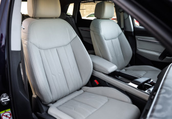 Подержанный автомобиль Audi e-tron 2021 года (31 фото)