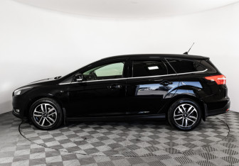 Подержанный автомобиль Ford Focus Wagon 2016 года (8 фото)