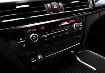 Подержанный автомобиль BMW X6 2018 года (12 фото)