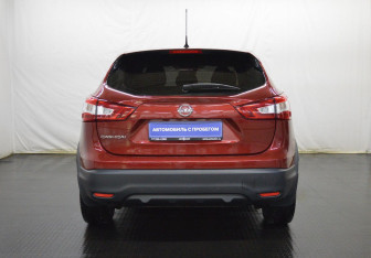 Подержанный автомобиль Nissan Qashqai 2016 года (6 фото)