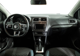 Подержанный автомобиль Volkswagen Polo Sedan 2019 года (13 фото)