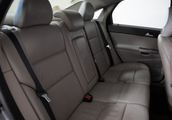 Подержанный автомобиль Volvo S40 2006 года (12 фото)