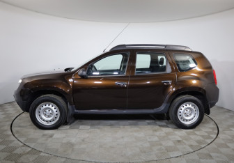 Подержанный автомобиль Renault Duster 2014 года (8 фото)