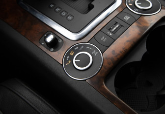 Подержанный автомобиль Volkswagen Touareg 2009 года (15 фото)