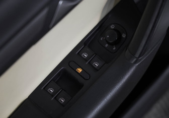 Подержанный автомобиль Volkswagen Passat Sedan 2012 года (21 фото)