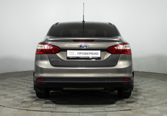 Подержанный автомобиль Ford Focus Sedan 2014 года (6 фото)