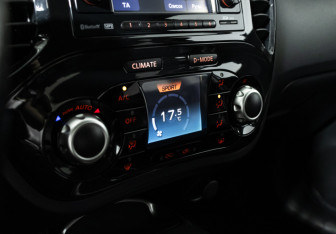 Подержанный автомобиль Nissan Juke 2011 года (17 фото)