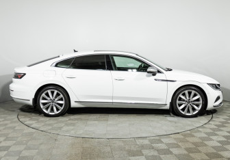 Подержанный автомобиль Volkswagen Arteon 2021 года (4 фото)