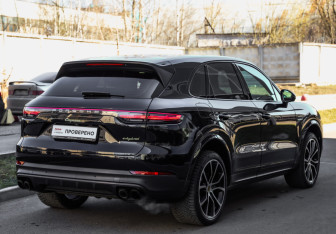 Подержанный автомобиль Porsche Cayenne 2019 года (6 фото)