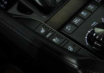 Подержанный автомобиль Lexus LX 2018 года (22 фото)