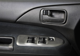 Подержанный автомобиль Mitsubishi Lancer Sedan 2006 года (15 фото)