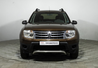 Подержанный автомобиль Renault Duster 2012 года (2 фото)