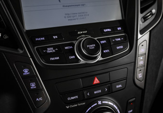 Подержанный автомобиль Hyundai Santa Fe 2012 года (21 фото)