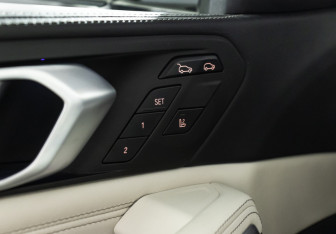 Подержанный автомобиль BMW X6 2020 года (17 фото)