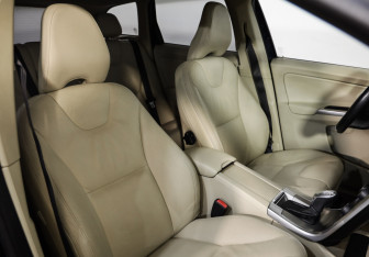 Подержанный автомобиль Volvo XC60 2012 года (24 фото)