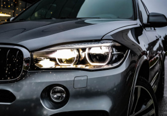 Подержанный автомобиль BMW X5 2018 года (2 фото)