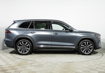 Подержанный автомобиль Geely Monjaro 2024 года (4 фото)