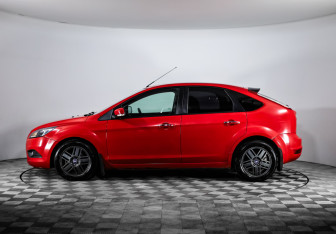Подержанный автомобиль Ford Focus Hatchback 2010 года (2 фото)