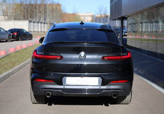 Подержанный автомобиль BMW X4 2021 года (4 фото)