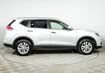 Подержанный автомобиль Nissan X-Trail 2017 года (4 фото)