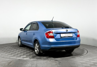 Подержанный автомобиль Skoda Rapid Liftback 2014 года (7 фото)
