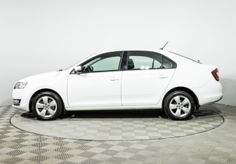 Подержанный автомобиль Skoda Rapid Liftback 2018 года (8 фото)