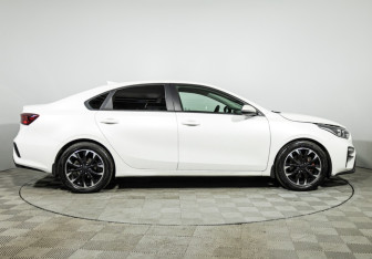 Подержанный автомобиль Kia Cerato Sedan 2019 года (4 фото)