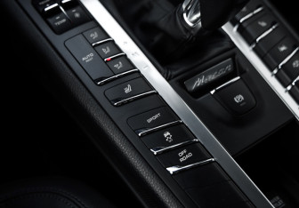 Подержанный автомобиль Porsche Macan 2020 года (20 фото)