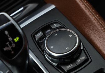 Подержанный автомобиль BMW X6 2016 года (21 фото)