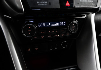 Подержанный автомобиль Mitsubishi Eclipse Cross 2018 года (16 фото)
