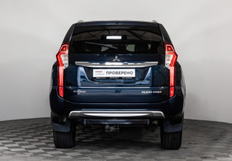 Подержанный автомобиль Mitsubishi Pajero Sport 2018 года (6 фото)