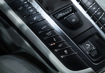 Подержанный автомобиль Porsche Macan 2016 года (33 фото)