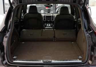 Подержанный автомобиль Porsche Cayenne 2015 года (40 фото)