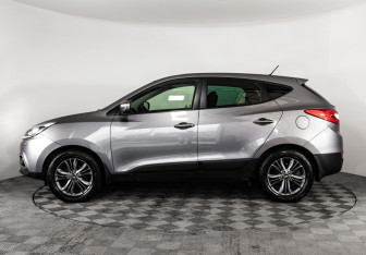 Подержанный автомобиль Hyundai ix35 2015 года (8 фото)