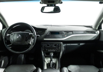 Подержанный автомобиль Citroen C5 Sedan 2011 года (13 фото)