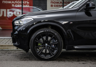 Подержанный автомобиль BMW X5 2020 года (10 фото)