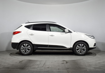 Подержанный автомобиль Hyundai ix35 2012 года (4 фото)