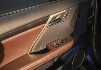Подержанный автомобиль Lexus RX 2020 года (13 фото)