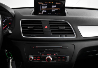 Подержанный автомобиль Audi Q3 2015 года (14 фото)