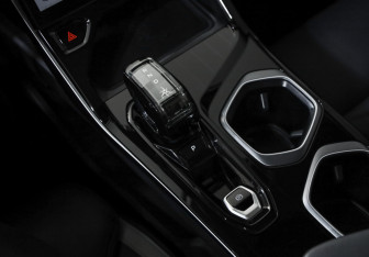 Подержанный автомобиль Geely Atlas 2024 года (21 фото)